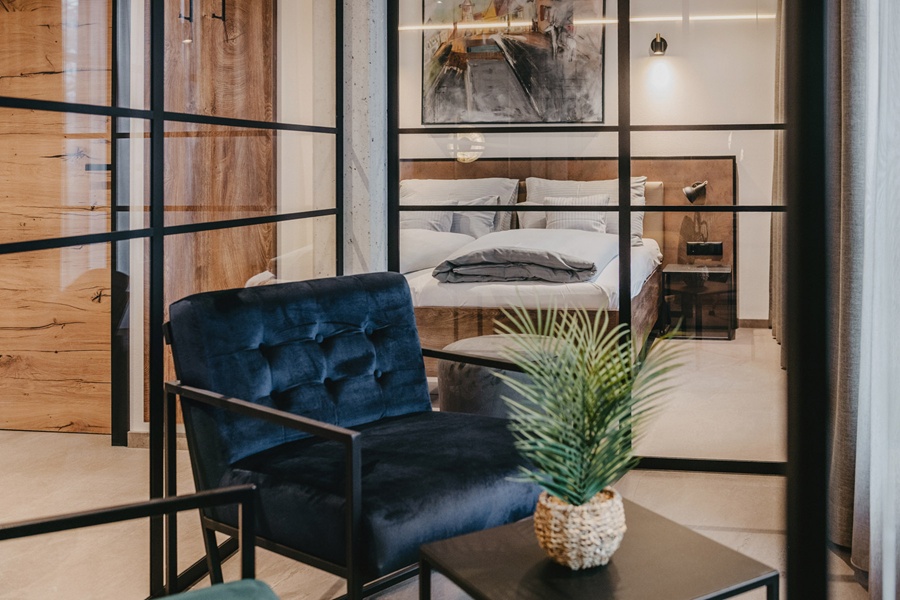 Unsere geräumige City Side Suite Loft bietet perfekte Voraussetzungen für einen Aufenthalt mit der Familie oder in kleiner Runde. Sie ist ideal für bis zu 4 Personen